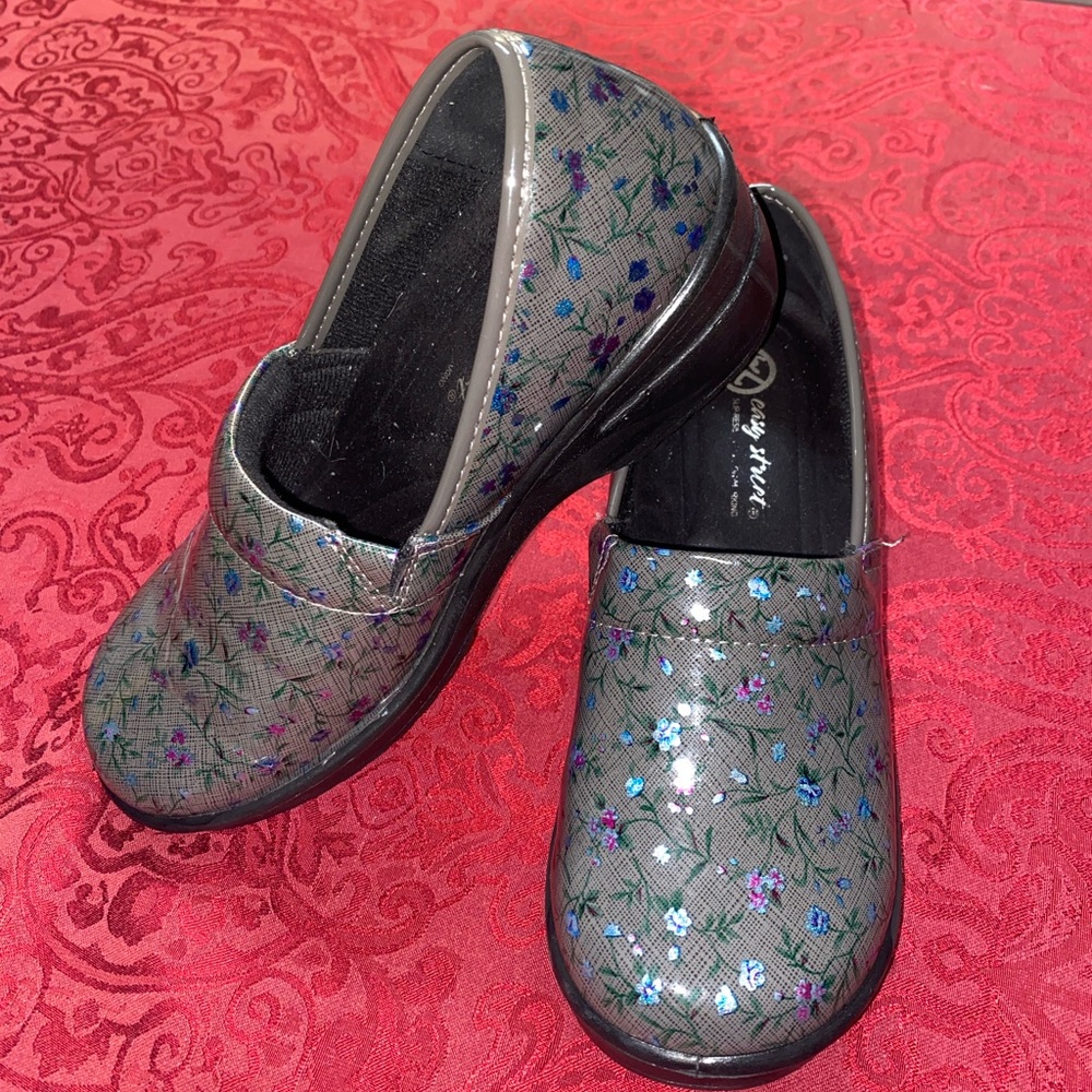 Easy Works by Easy Street Laurie Clog